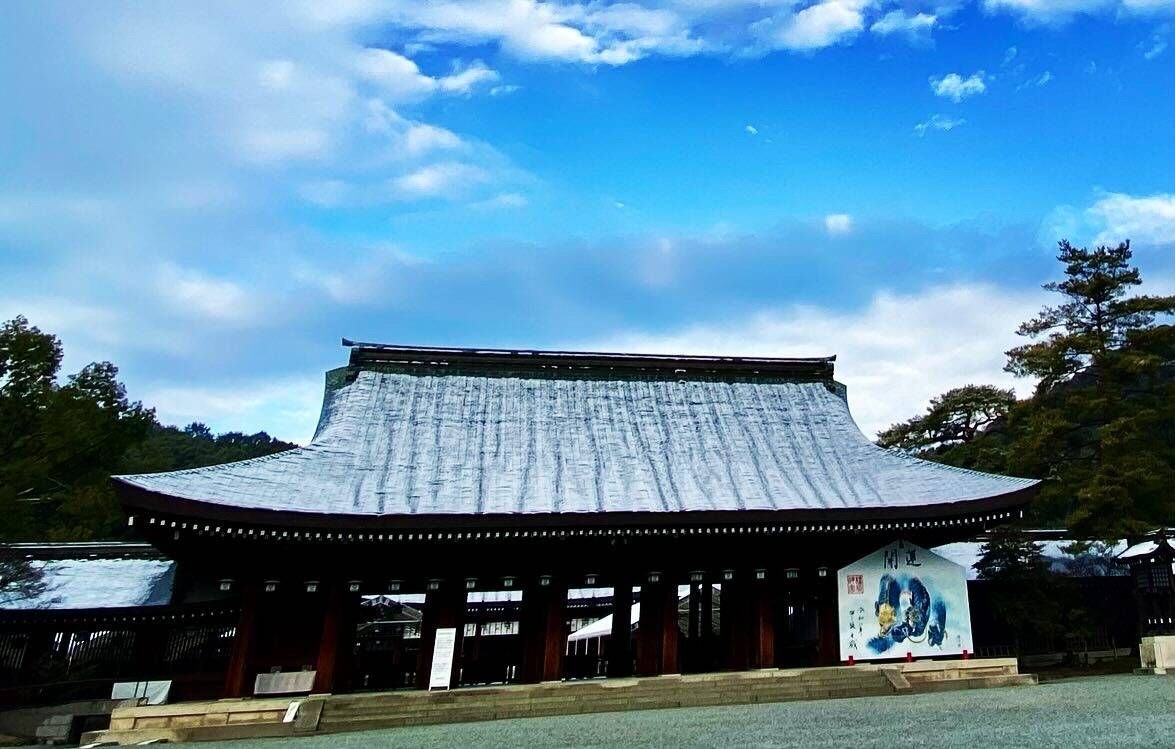 雪の残る橿原神宮にて