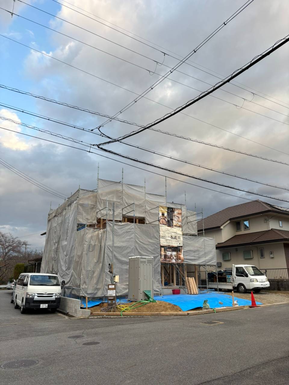 本日、地元奈良県橿原市にて新築工事の棟上げをさせていただきました。