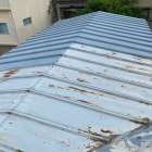 橿原市にて屋根カバー工法リフォームが始まりました。